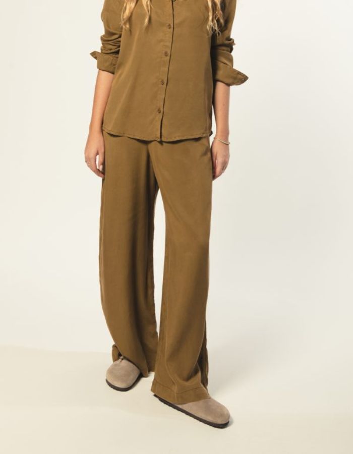 trinity-pantalon-fluide-flore-sleek-warm-kaki-kanope-3