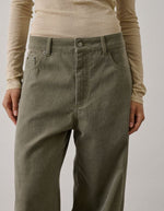 Pantalon Hunter Kaki Soeur en canvas de coton biologique, coupe oversize avec poches et bouton.