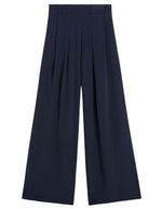 Pantalon large fluide style palace Aspen de la marque Momoni, coloris bleu uni. Coupe ample en crêpe d'acétate de soie avec plis élégants sur le devant, maxi passants à la taille et poches latérales.