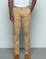 Pantalon chino Marseille Woodash Hero Seven fuselé, couleur bois cendré, avec poches italiennes et revers.