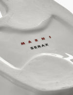 Signature sur le Vase moyen en céramique blanche brillante sculpté en forme de hibou avec motifs peints à la main collection Marni.
