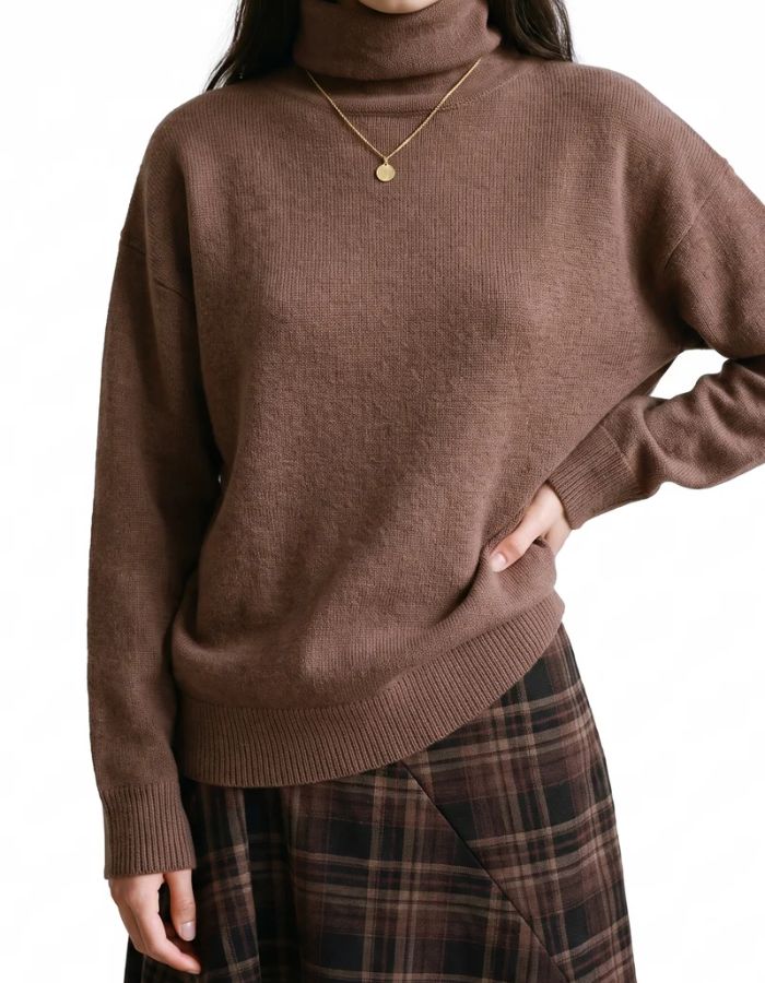 Col du Pull ample col roulé en pure laine marron avec manches longues et maille fine