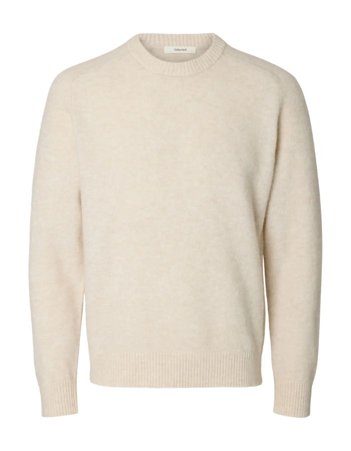 Pull pour homme en maille douce écru avoine à col rond enrichi en alpaga et laine, modèle Rai LS Knit Reg Crew Neck couleur Oatmeal de la marque Selected Homme.