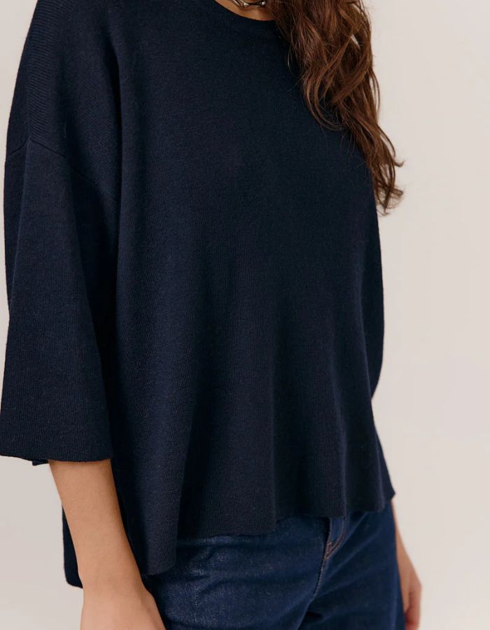 trinity-pull-aroa-navy-artlove-3