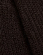 Maille du Pull ample pour femme de couleur marron chocolat, modèle Beltane de la marque Ba&sh. Présente un col camionneur avec fermeture éclair métallique, des emmanchures tombantes basses, des manches longues et un tricotage texturé à côtes larges.