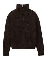 Pull ample pour femme de couleur marron chocolat, modèle Beltane de la marque Ba&sh. Présente un col camionneur avec fermeture éclair métallique, des emmanchures tombantes basses, des manches longues et un tricotage texturé à côtes larges.