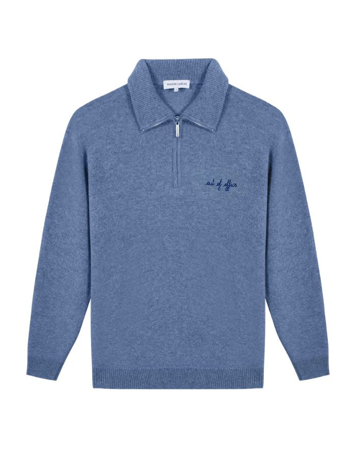Pull col camionneur zippé en laine d'agneau bleu ciel pour homme avec broderie Out of Office sur la poitrine, modèle Delépine de la marque Maison Labiche.