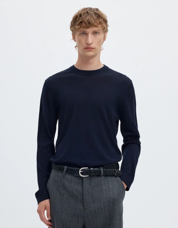 Vue de face du Pull pour homme à col rond en laine mérinos bleu marine, modèle Tray LS Knit Reg Merino Crew couleur Navy de la marque SELECTED HOMME.