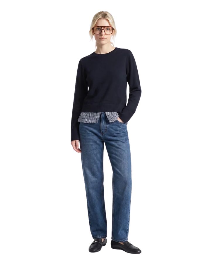 Pull ajusté col rond en maille douce bleu marine avec détail de fente aux poignets et manches longues
