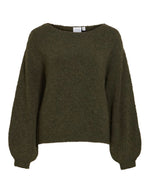 Pull pour femme en maille vert kaki, modèle Marley Knit Pullover de la marque VILA. Présente un col rond, des manches longues légèrement volumineuses et des poignets ajustés en bord-côte.
