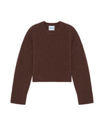 Pull oversize col rond pour femme en cachemire épais 10 fils marron pecan, modèle Pauly de la marque KUJTEN. Présente une coupe ample légèrement courte avec des épaules descendues et des finitions en bord-côte.