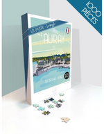 Boîte de puzzle Auray 1000 pièces La Loutre avec illustration vintage de la ville et quelques pièces éparses.
