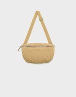 Sac banane Hosie sable Bellerose en nylon matelassé demi-lune avec bandoulière ajustable.