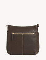 Dos du Sac besace pour femme en cuir grainé marron coffee avec logo L micro-perforé, pompon assorti et bandoulière réglable, modèle Celia L de la marque Loxwood.