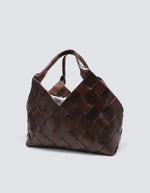 Profil du Sac cabas pour femme en cuir tressé main marron foncé dark brown à larges brides diagonales avec doublure amovible, modèle Castello de la marque Dragon Diffusion