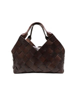 Sac cabas pour femme en cuir tressé main marron foncé dark brown à larges brides diagonales avec doublure amovible, modèle Castello de la marque Dragon Diffusion
