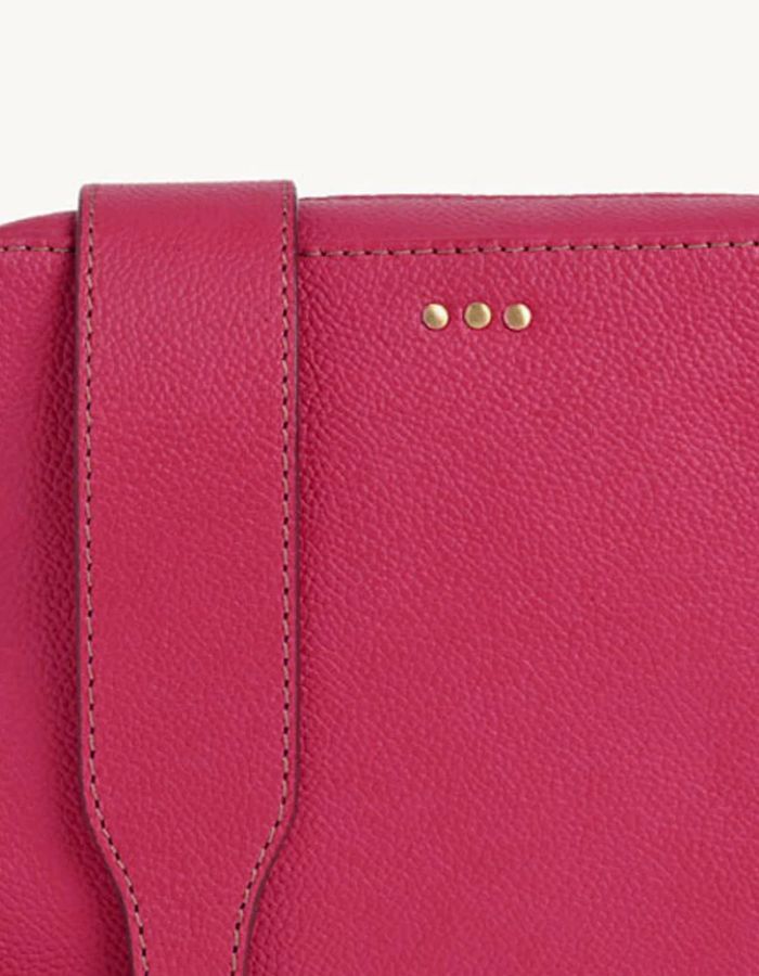 trinity-sac-camera-fushia-loxwood-3