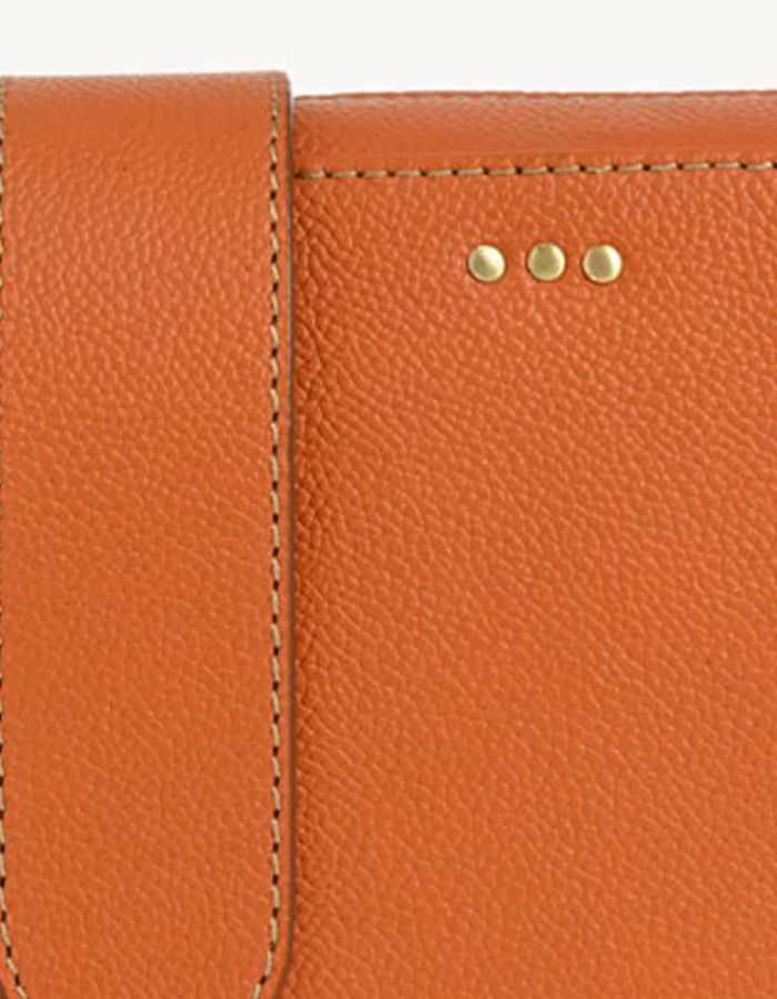 trinity-sac-camera-orange-loxwood-3