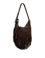 Profil du Grand sac hobo pour femme de format XL en croûte de cuir marron chocolat, modèle Franges de la marque Ba&sh. De forme arrondie en demi-lune, le sac est doté d'une fermeture zippée et se caractérise par de très longues franges en cuir suspendues sur tout le bas de sa base.