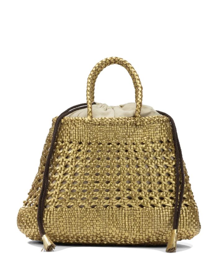 Sac tote Santa Cano de Dragon Diffusion en cuir de buffle tressé main couleur gold, motif cannage serré avec poignées courtes et doublure intérieure en coton