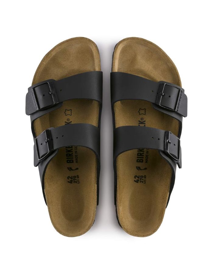 Dessus des Sandales anatomiques à deux brides noires pour homme et femme, tige en Birko-Flor avec boucles réglables et semelle en liège, modèle Arizona Narrow Black de Birkenstock.