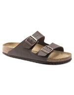 Sandales anatomiques à deux brides marron foncé pour homme et femme, tige en Birko-Flor avec boucles réglables et semelle en liège, modèle Arizona Narrow Dark Brown de Birkenstock.