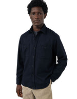 Surchemise pour homme en flanelle de laine recyclée bleu marine avec poches poitrine boutonnées et col simple, modèle Percey Chemise couleur Bleu Marine de la marque Hartford.