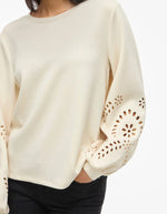 trinity-sweat-beige-avec-broderies-sandy-vila-6