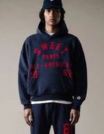 Vue de face duhoodie American Hood Night de Sweet Pants. Molleton gratté lourd 320g, coupe confort unisexe, sérigraphies tri-zones et poche kangourou.
