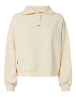 Sweatshirt pour femme col polo à manches longues en jersey doux blanc cassé avoine avec patte de boutonnage, modèle Talia Sweat LS Polo couleur White Pepper de la marque PIECES.