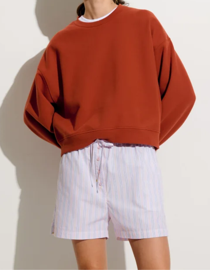 Silhouette avec le Sweatshirt ample pour femme en molleton pur coton orange brûlé avec col rond et détail de pli aux poignets, modèle Sweat Inea couleur Red Muse de la marque Sessùn
