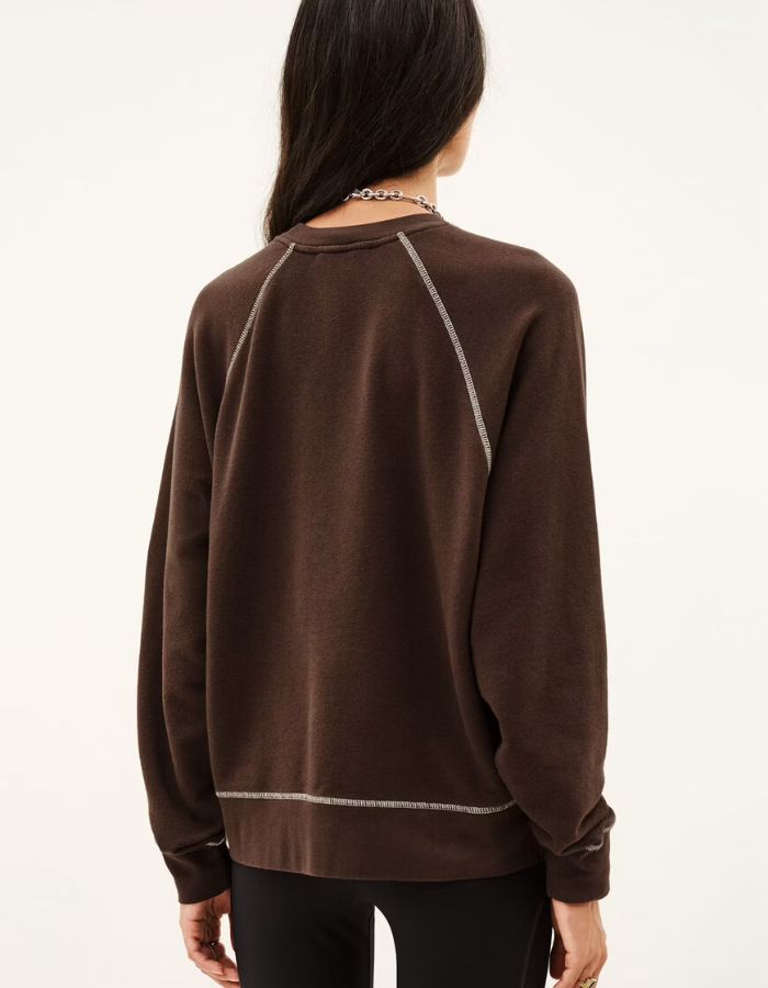 Dos du Sweatshirt pour femme en coton biologique marron chocolat, modèle Bart de la marque ba&sh. Présente une coupe confortable confectionnée au Portugal.