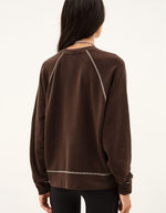Dos du Sweatshirt pour femme en coton biologique marron chocolat, modèle Bart de la marque ba&sh. Présente une coupe confortable confectionnée au Portugal.