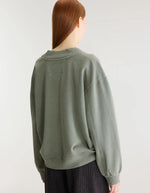 Sweatshirt court Sula Thyme vert thym à col V pour femme Bellerose