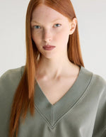Sweatshirt court Sula Thyme vert thym à col V pour femme Bellerose