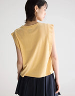 T-shirt Vruno Sunlight jaune moutarde en jersey de coton avec bords côtelés aux épaules.