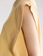 T-shirt Vruno Sunlight Bellerose jaune moutarde clair en jersey de coton avec bords côtelés aux emmanchures.