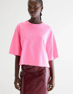 T-shirt Voss Fluo Pink en coton, coupe cropped relax, col rond, épaules tombantes, broderie "bb".