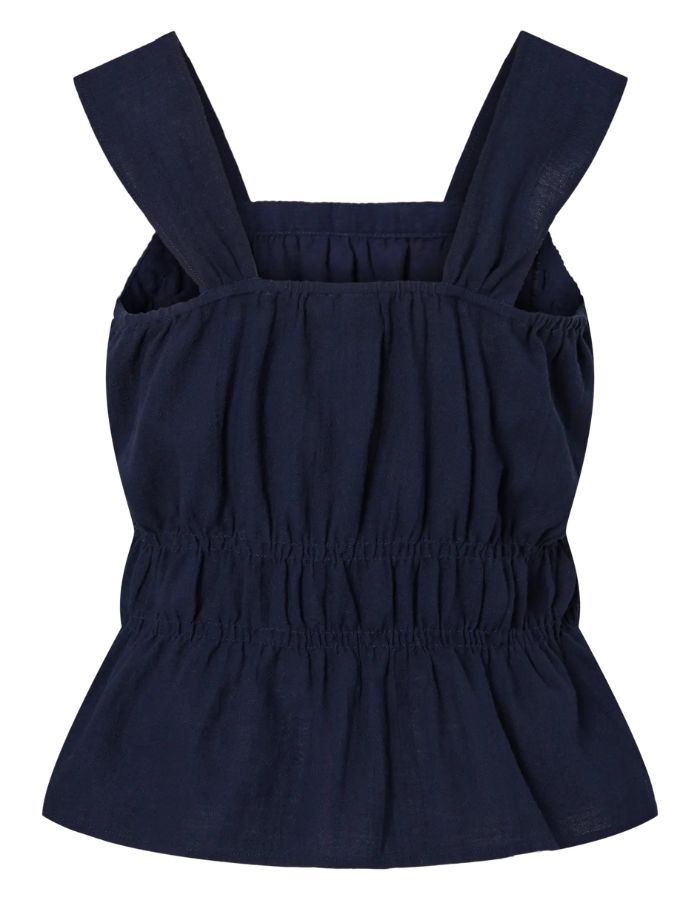 Dos du Top à bretelles smocké Tohime de la marque Pieces, coloris bleu marine (Maritime Blue). Col carré, larges bretelles confortables et taille élastique smockée créant un effet péplum. Confectionné en pur coton doux.