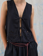 trinity-top-noir-orina-broderies-vila-3