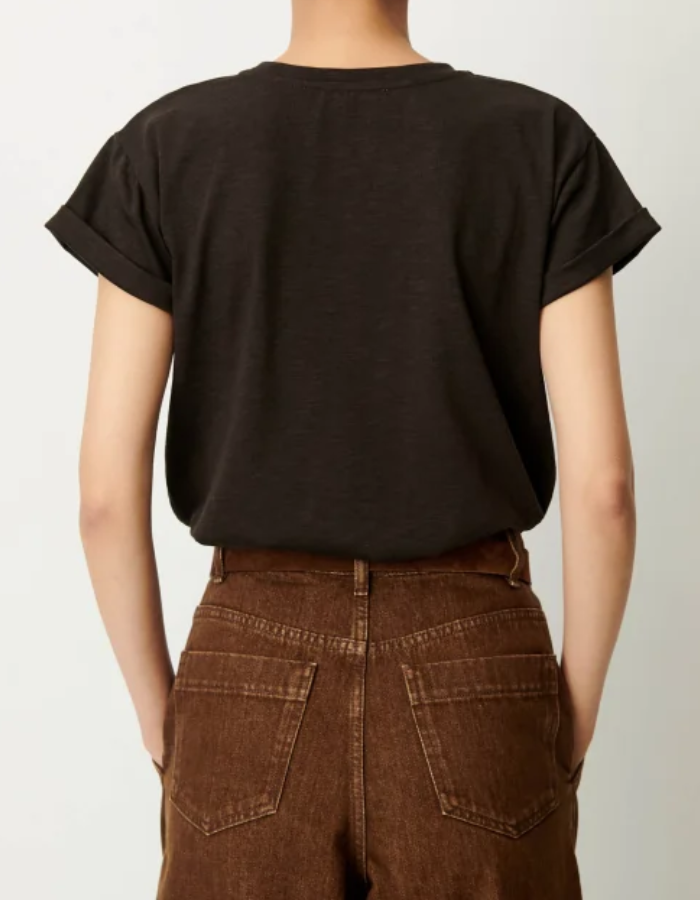 Dos du T-shirt col rond à manches courtes pour femme en jersey flammé vert kaki fumé avec emmanchures basses et fentes latérales, modèle T-Shirt Albano couleur Kaki Smoke de la marque Sessùn.