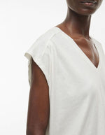 trinity-tshirt-blanc-col-v-hollie-rouge-edit-3