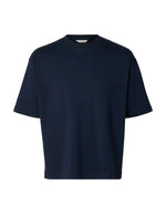 T-shirt décontracté pour homme en coton bio lourd bleu nuit avec col rond et manches courtes, modèle Relaxtaj SS O-Neck Tee couleur Sky Captain de la marque Selected.