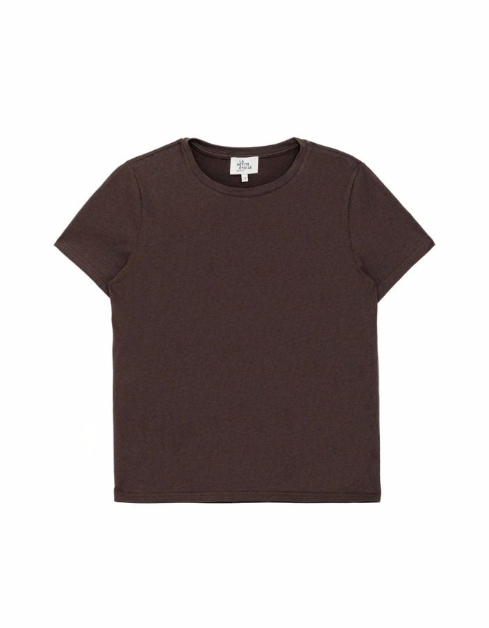 T-shirt coupe droite pour femme en coton marron effet peau de pêche avec col rond et broderie étoile au dos, modèle Tamala de la marque La Petite Étoile.