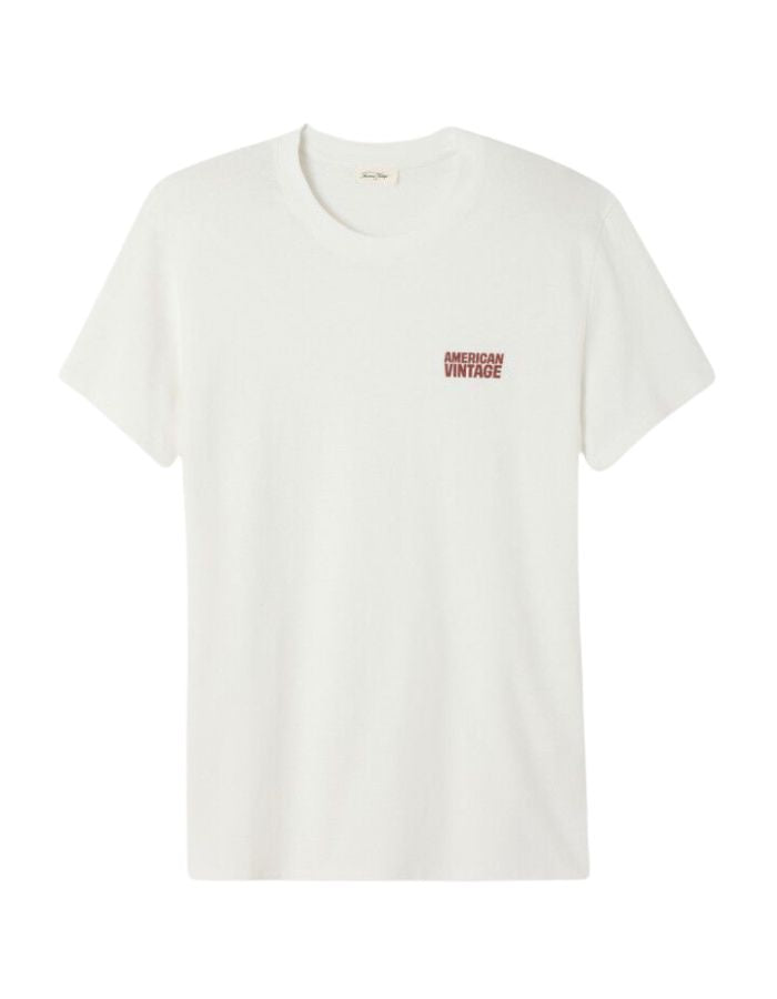 T-shirt à manches courtes pour homme de couleur blanc, modèle Ykobow de la marque American Vintage. Présente une coupe droite décontractée en coton doux avec un col rond et le logo American Vintage imprimé dans un style rétro sur la poitrine.