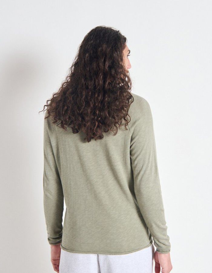 Dos dut-shirt épais pour homme Sonoma d'American Vintage couleur Argile Vintage. Un haut à manches raglan en coton flammé texturé au fini intérieur gratté doux.