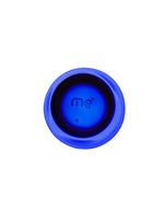 Vue du dessous du verre à eau artisanal Memento Dune couleur Bleu Majorelle, en verre soufflé à la bouche avec forme ergonomique ondulée et couleur bleu outremer intense.