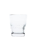 Vue de face du verre à eau artisanal Memento Dune transparent, en verre soufflé à la bouche avec ondulations ergonomiques et clarté cristalline.