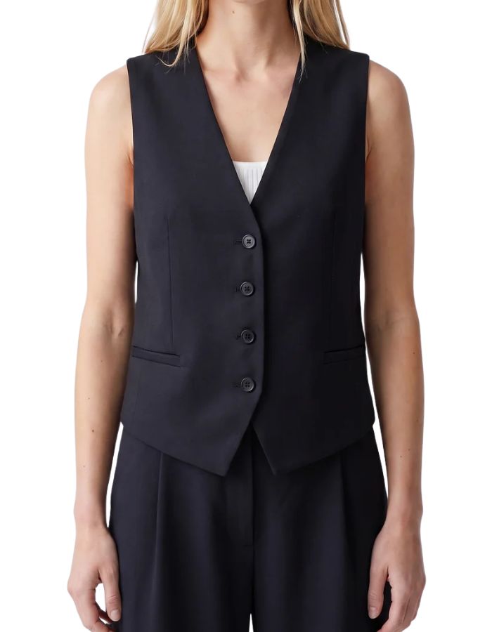 Veste sans manches pour femme coupe tailleur bleu marine avec décolleté en V et poches latérales, modèle Veste Evelia couleur Navy de la marque ARTLOVE.