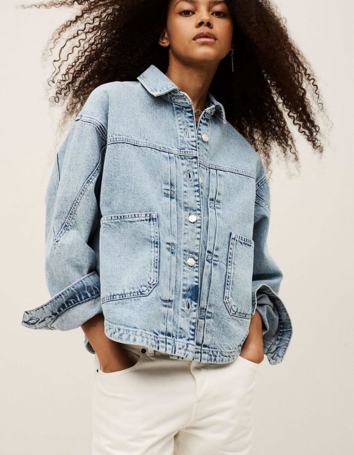 Veste Juno Bluejeans Ba&sh en coton biologique, coupe oversize avec poches plaquées et boutons métalliques.